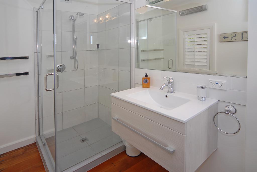 Historic Colenso Cottage Napier Room photo