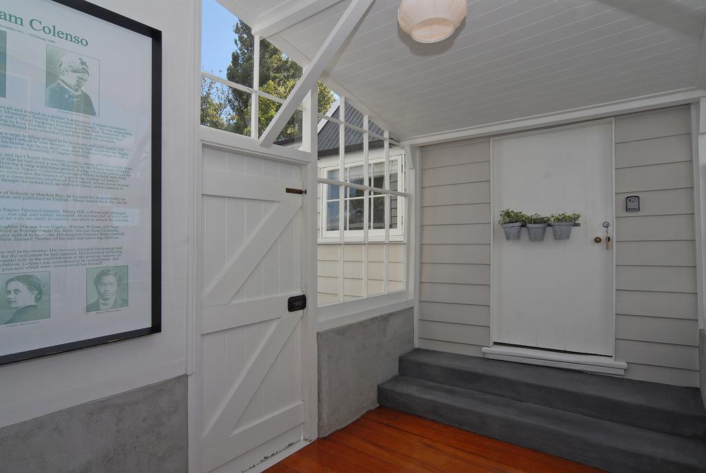 Historic Colenso Cottage Napier Exterior photo